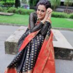 Smita Bansal Instagram - All smiles on set ❤️ #sareelove #neelam #bhagyalakshmi #smitabansal #positivevibes