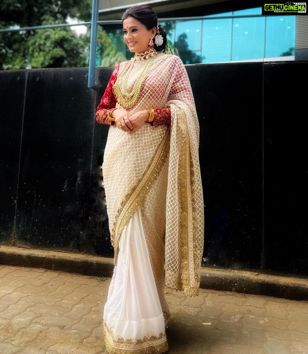 Smita Bansal Instagram - My horoscope says this month is about gratitude. So here I am thanking you all for always supporting and loving me. THANK YOU . #gratitude #thanks #instafam #instagood