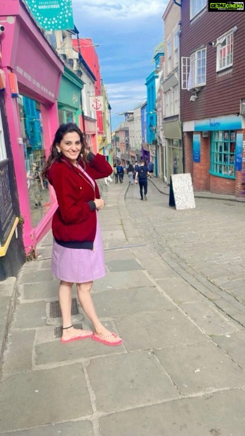 Smita Bansal Instagram - Folkestone streets❤️ #vacation #family #summer #instareels #smitabansal #love