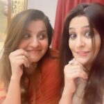 Smita Bansal Instagram - Me and @amritkaur0808 Wondering??!! #funnyvideo #friends #justforlaughs