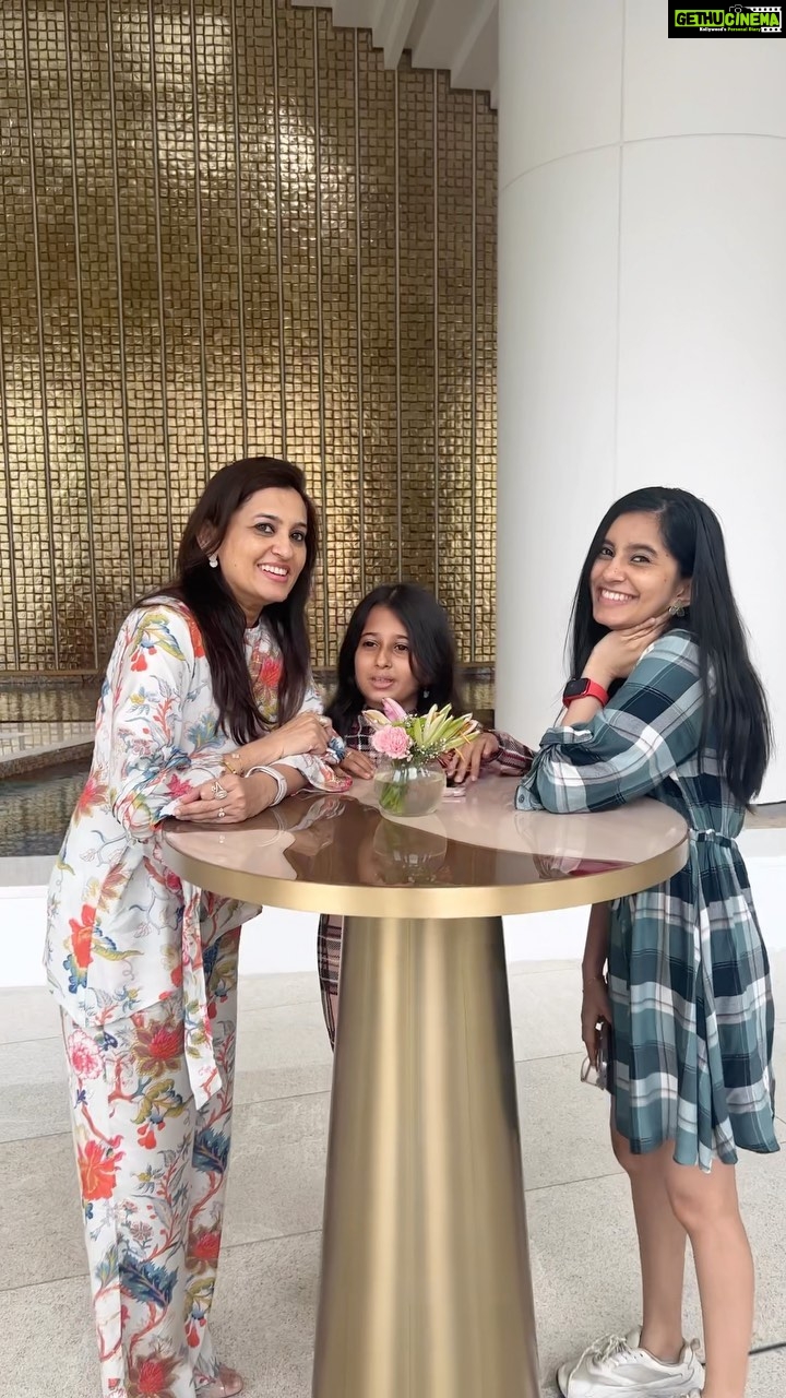 Smita Bansal Instagram - Day well spent @nmacc.india , as an artist I am thrilled to have a place that celebrates culture and creativity in such a grand way❤️ #nmacc #art #culture #creativity #dayout #mummasbabygirls #anaagha @stashamohla #family