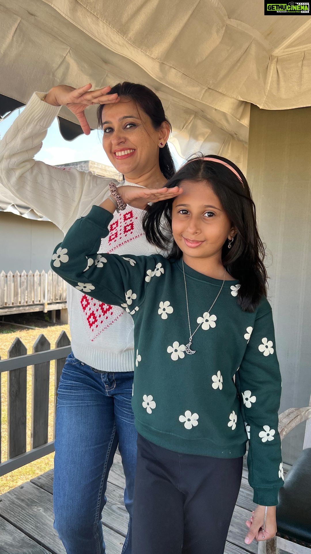 Smita Bansal Instagram - She wanted to make this one alone, but like a good mother I dint leave her alone๐๐ #anaagha #mummasbabygirl #trendingsong #madeyoulook #megantrainer #smitabansal