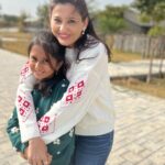 Smita Bansal Instagram - Anaagha’s current favourite ❤️ #anaagha #mummasbabygirl #dancewithmyhands #wednesday #wednesdayaddams #trendingreels #smitagha