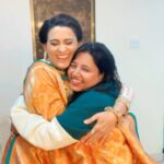 Smita Bansal Instagram – Tu roz tu roz👉🏻👈🏻, new gossip de. 
#trendingreels #friendship #onset #bhagyalakshmi #nayesaalkipehlireel #gratitude