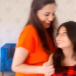 Smita Bansal Instagram - New makeup artist on the block #anaagha @makeupbyfarhan and @rohitmakeover you have competition. What do you have to say about anaagha’s makeup skills. Comment for appointments 😂😂 #trendingreels #mummasbabygirls #love #makeup #transitionreels #smitagha #funday