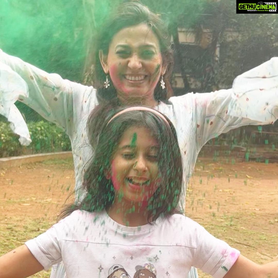 Smita Bansal Instagram - Holi 2023❤️ @ankushmohla #anaagha #missyoustasha #myholi2023 #festivalsofindia #festivalilove