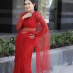 Smita Bansal Instagram - Cause’ the colour of love is red. Pic- @pappu.gupta.549 Stylist- @tripzarora Makeup- @rohitmakeover Hair- @maimunasayyed786 #valentines #love #red #instapic #sareelove