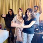 Smita Bansal Instagram - 600k ki khushi. @gaurav_.upadhyaya @prabhanshu6314 @imsushmasawant @nilofer.ss #trending #reelsinstagram #patlikamariya #makeuproom #smitabansal #gratitude #instafamily