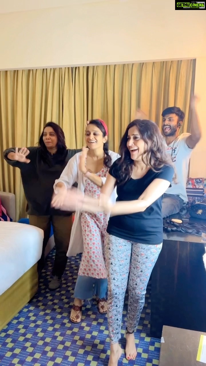 Smita Bansal Instagram - 600k ki khushi. @gaurav_.upadhyaya @prabhanshu6314 @imsushmasawant @nilofer.ss #trending #reelsinstagram #patlikamariya #makeuproom #smitabansal #gratitude #instafamily