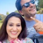 Smita Bansal Instagram - Tareef karna toh zaroori hai na @ankushmohla Timing Galat sahi, but nishaana bilkul sahi hai.😂😂 #husbandandwife #smankush #trendingreels #iloveyou