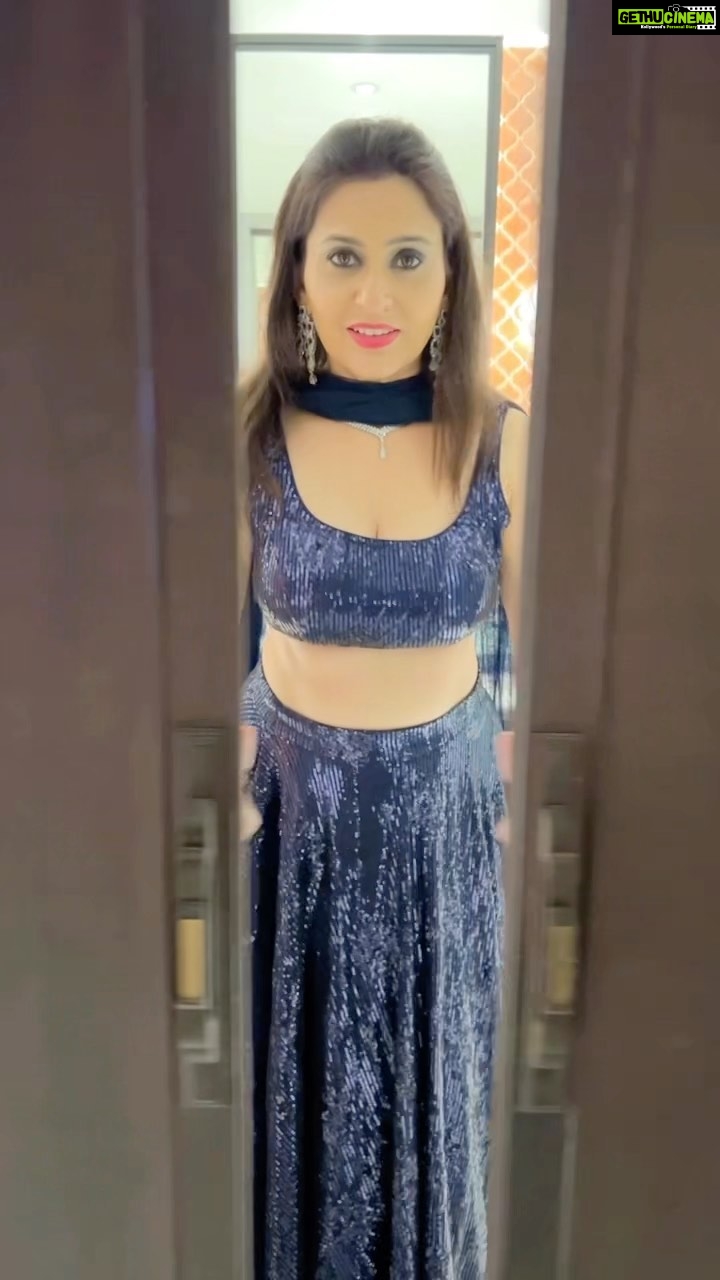 Smita Bansal Instagram - Sunday eveningđź’™ #suroor #selflove #transitionreels #reelsinstagram #smitabansal #throwback Lehenga- @tripzarora