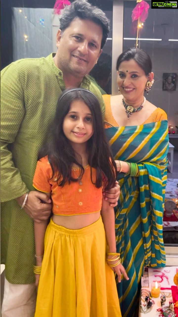 Smita Bansal Instagram - मेरा प्रिय त्योहार।।। #diwali #diwalireelswali #diwali22 #anaagha #missyoustasha #family #festival @ankushmohla @stashamohla #torans #happydiwali