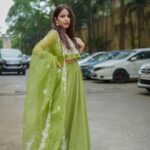 Sneha Bhawsar Instagram – Eid Mubarak everyone ❤️

outfit by Anouk 
Styled by : @estilobykarishma 
@hemali_suratwala 

#eidmubarak #eidoutfit #indowestern #indowesterndress  #karishma #snehabhawsar #ghumhaikisikeypyaarmeiin #ghkpm #treditionalwear Mumbai, Maharashtra