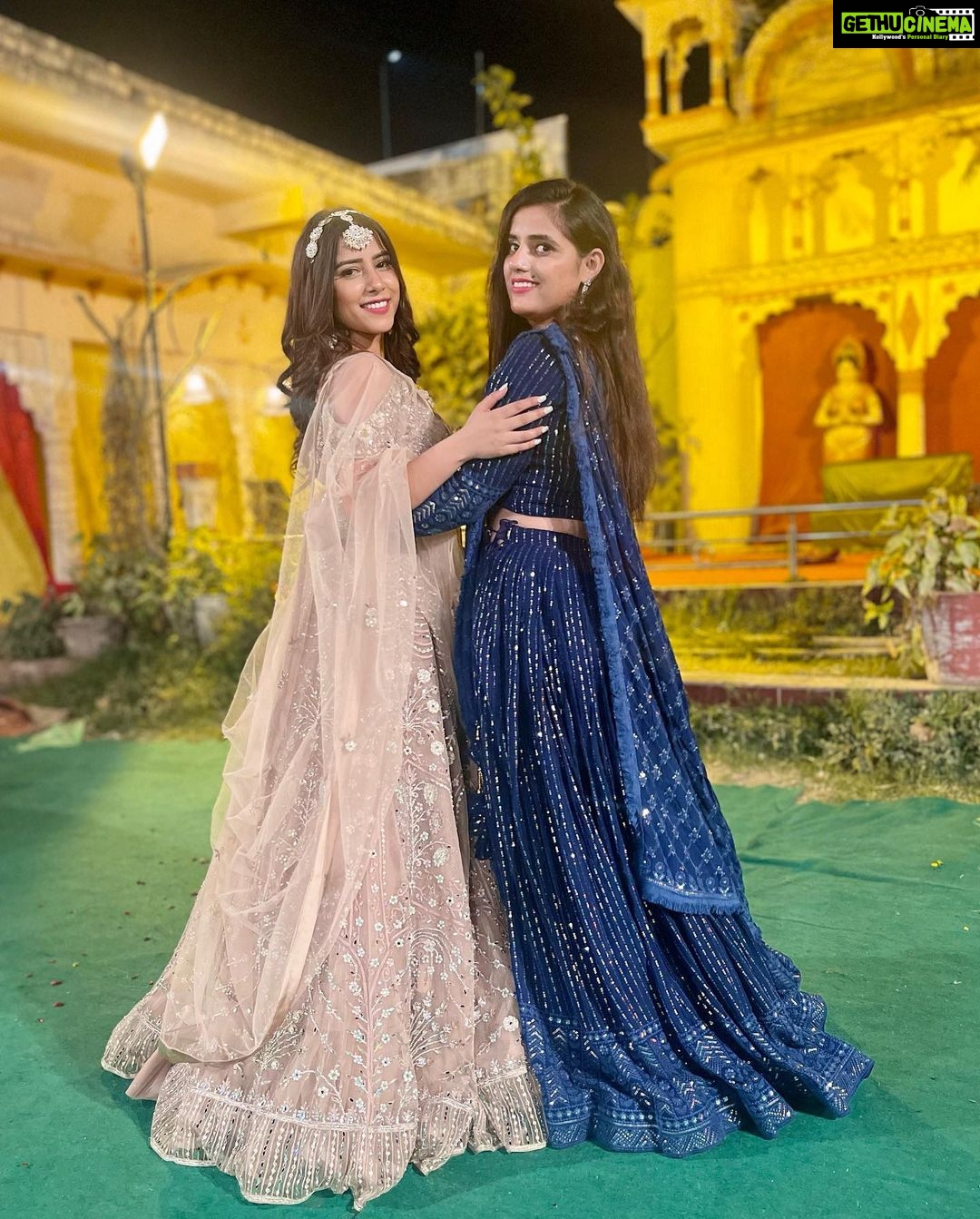 Sneha Bhawsar Instagram - Different flowers from the same garden🌸 Both outfit - @urbandulhaniya #weddingoutfits #lehenga #sister #sisterhood #sistergoals #traditionalwear #weddingdress #snehabhawsar #ghumhaikisikeypyaarmeiin #ghkpm #karishma #shadiseason #wedding #weddingseason #bridesmaids