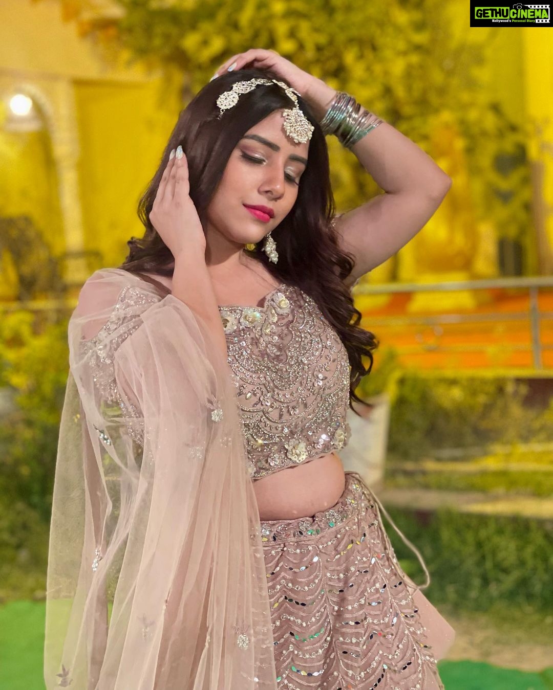 Sneha Bhawsar Instagram - Shine is my favorite color✨. outfit - @urbandulhaniya #weddingoutfits #lehenga #traditionalwear #weddingdress #snehabhawsar #ghumhaikisikeypyaarmeiin #ghkpm #karishma #shadiseason #wedding #weddingseason #bridesmaids