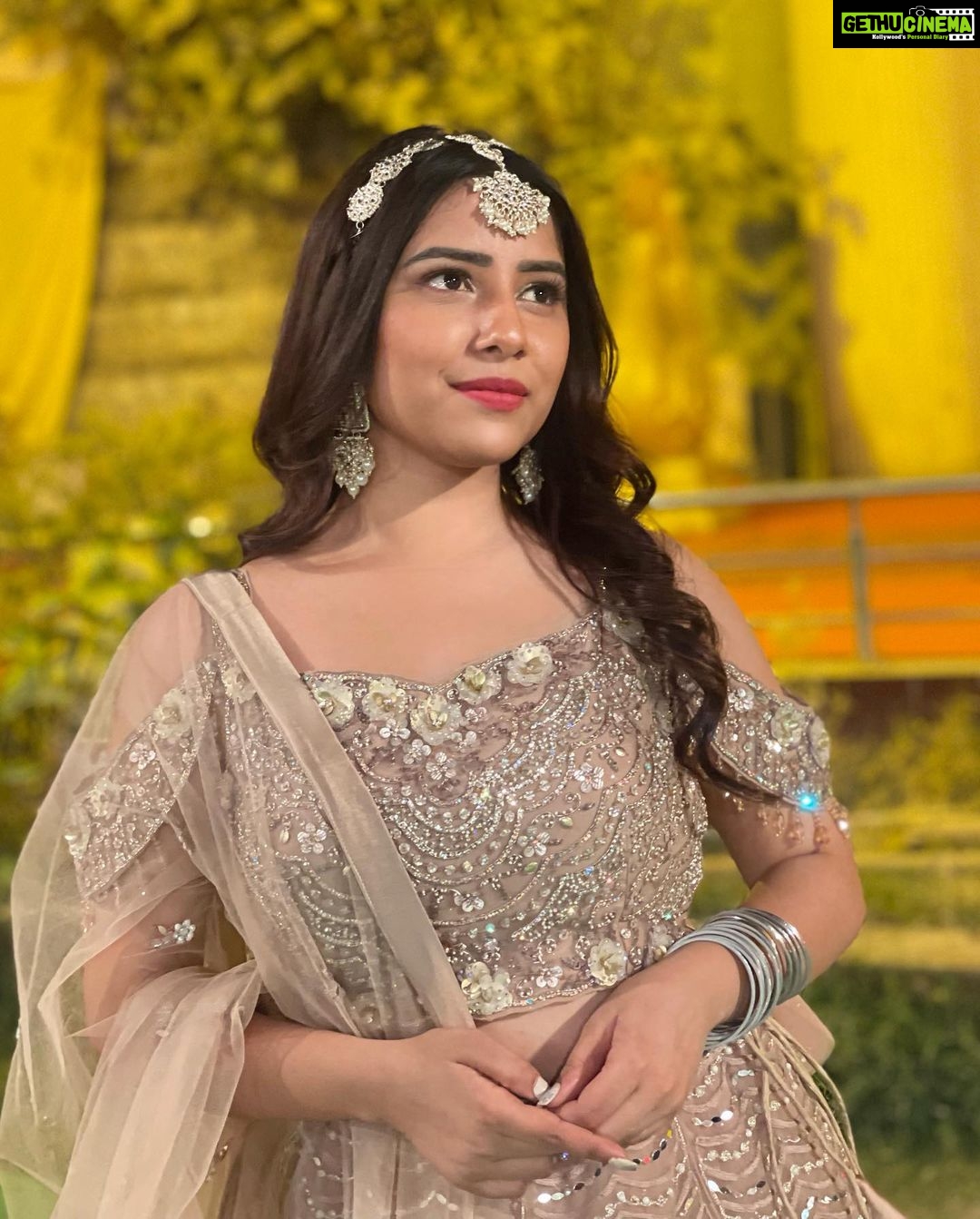 Sneha Bhawsar Instagram - Shine is my favorite color✨. outfit - @urbandulhaniya #weddingoutfits #lehenga #traditionalwear #weddingdress #snehabhawsar #ghumhaikisikeypyaarmeiin #ghkpm #karishma #shadiseason #wedding #weddingseason #bridesmaids