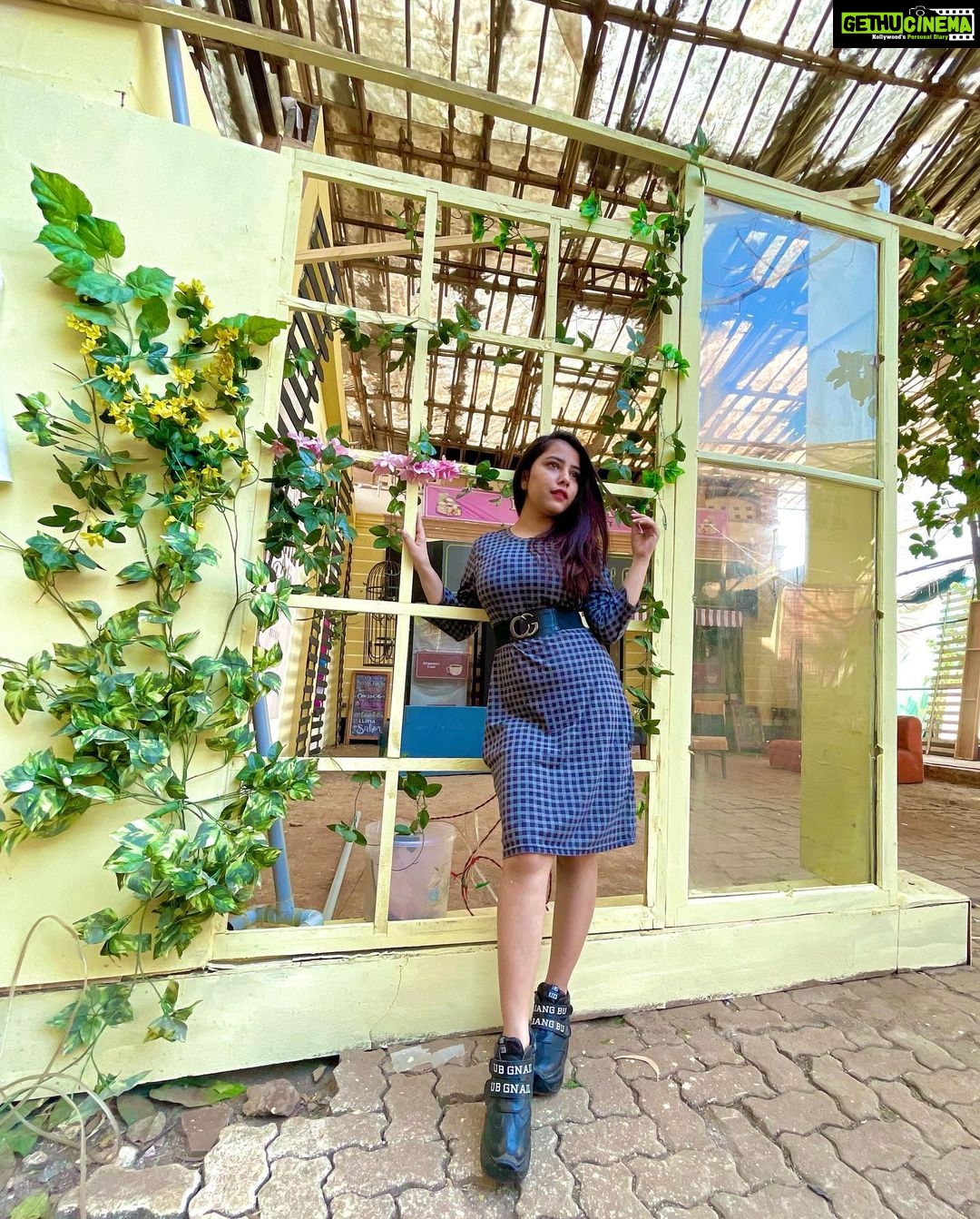Sneha Bhawsar Instagram - Fun fact: No one is judging you as much as you think they are. β¨ . . π- @theapparelbox #snehabhawsar #karishma #ghumhaikisikeypyaarmeiin #photography #photoshoot #classy #fashion #style #fashionista #loveyourself #starplus