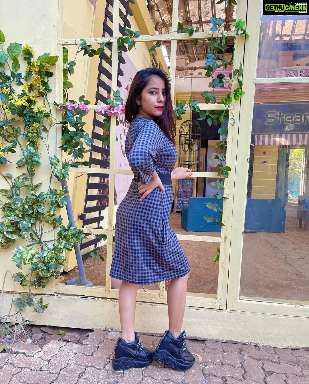 Sneha Bhawsar Instagram - Fun fact: No one is judging you as much as you think they are. β¨ . . π- @theapparelbox #snehabhawsar #karishma #ghumhaikisikeypyaarmeiin #photography #photoshoot #classy #fashion #style #fashionista #loveyourself #starplus