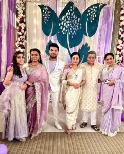 Sneha Bhawsar Instagram - FAM ❤️
#bts 
.
.
.

#ghkpm #starplus #behindthescenes #friends #family #goodtimes #goodmemories #ghumhaikisikeypyaarmeiin #snehabhawsar