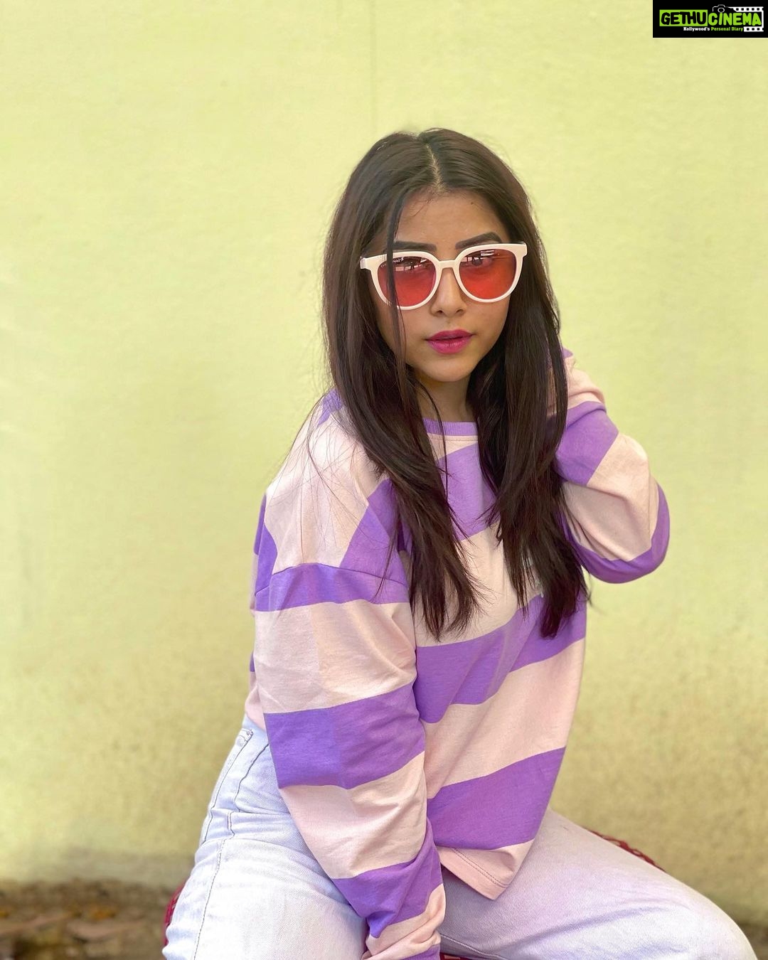 Sneha Bhawsar Instagram - Winter shaddy ❄️ 🕶️ @eyewearlabs #snehabhawsar #karishma #ghumhaikisikeypyaarmeiin #photography #photoshoot #classy #fashion #style #fashionista #loveyourself #starplus #staysafe #quote #instaquote #actress