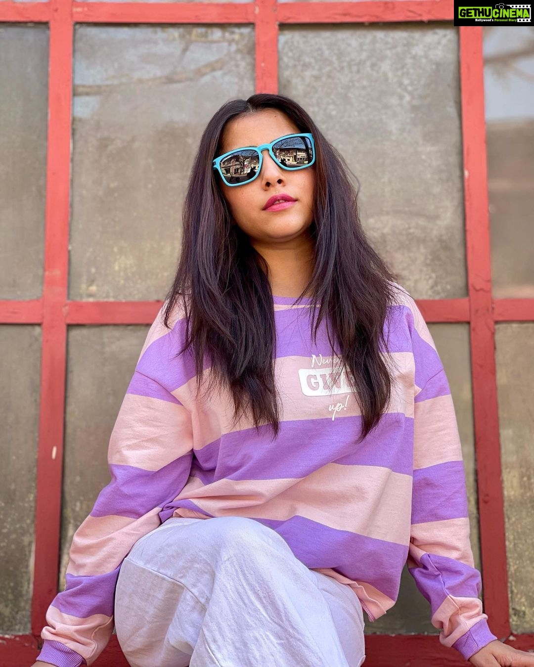 Sneha Bhawsar Instagram - Aspire to inspire💜 @eyewearlabs #snehabhawsar #karishma #ghumhaikisikeypyaarmeiin #photography #photoshoot #classy #fashion #style #fashionista #loveyourself #starplus #staysafe #quote #instaquote #actress