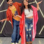 Sneha Bhawsar Instagram - Grooving on kesariya mix ✨ With one of my favourite @rohitmandrulkar In frame :- @snehabhawsarofficial @rohitmandrulkar Outfit- @labelnehagangolli Styled by - @poojadargad_25_ #kesariyaremix #kesariyadancemix #reels #viraldance #dancemix #fyp #trendingdance #kesariya #dance #dancereel #reelitfeelit #viralvideos #instagram #reelsinstagram #bollywood #fyp #viralreels #explorepage #dance #snehabhawsar #rohitmadrulkar