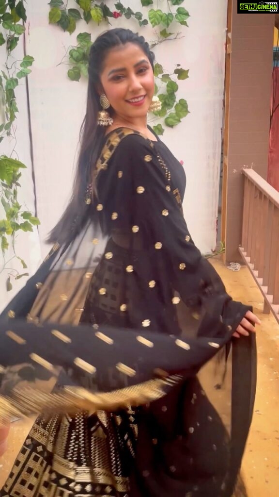 Sneha Bhawsar Instagram - Back in black ✨ Outfit - @chicwear_india2 Styled by- @littlespiffysoul @poojadargad_25_ Pr team @thespiffytribe #reelitfeelit #viralvideos #instagram #reelsinstagram #bollywood #fyp #viralreels #explorepage #snehabhawsar #karishma #ghumhaikisikeypyaarmeiin