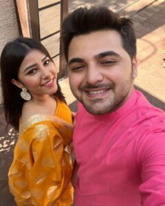 Sneha Bhawsar Instagram - Happiness✨✨✨

#friends #family #goodtimes #goodmemories #ghumhaikisikeypyaarmeiin #snehabhawsar