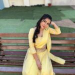 Sneha Bhawsar Instagram – Look at you, looking at me 💛
#snehabhawsar #karishma #ghumhaikisikeypyaarmeiin
#photography #photoshoot #classy #fashion #style #fashionista #loveyourself #starplus
#staysafe #quote #instaquote #actress
