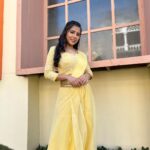 Sneha Bhawsar Instagram – Look at you, looking at me 💛
#snehabhawsar #karishma #ghumhaikisikeypyaarmeiin
#photography #photoshoot #classy #fashion #style #fashionista #loveyourself #starplus
#staysafe #quote #instaquote #actress