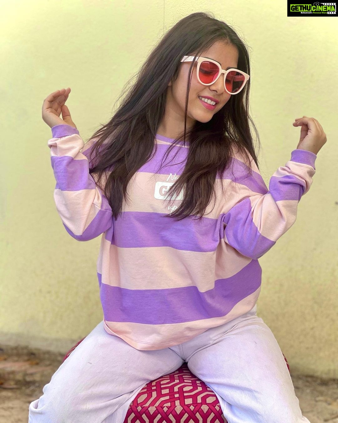Sneha Bhawsar Instagram - Winter shaddy ❄️ 🕶️ @eyewearlabs #snehabhawsar #karishma #ghumhaikisikeypyaarmeiin #photography #photoshoot #classy #fashion #style #fashionista #loveyourself #starplus #staysafe #quote #instaquote #actress