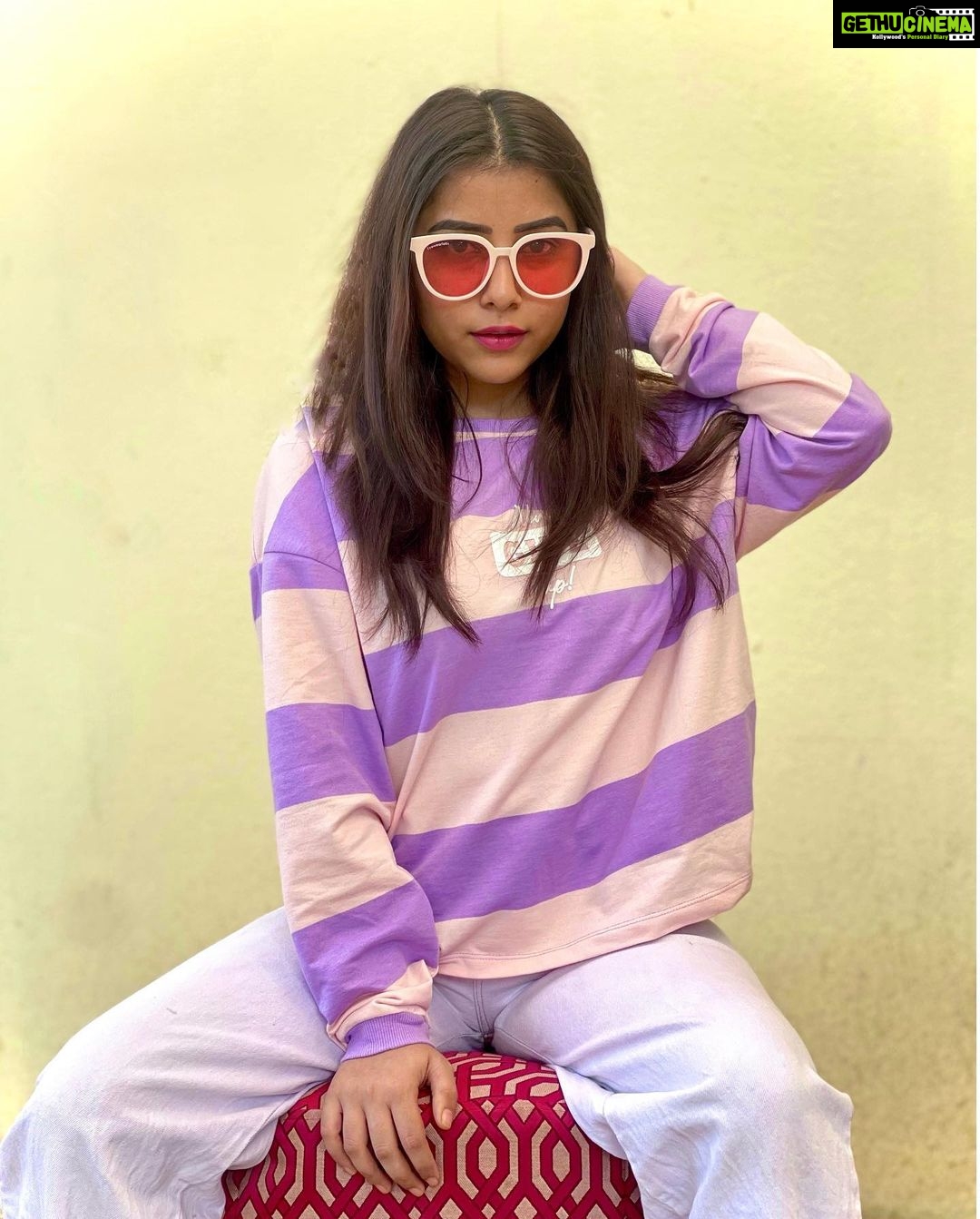 Sneha Bhawsar Instagram - Aspire to inspire💜 @eyewearlabs #snehabhawsar #karishma #ghumhaikisikeypyaarmeiin #photography #photoshoot #classy #fashion #style #fashionista #loveyourself #starplus #staysafe #quote #instaquote #actress