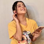 Sneha Bhawsar Instagram – FINGERS SizeZero Pods are the whole vibe!🎶💫

The best part is you can carry these small earbuds anywhere !👀❤️
@fingersindia 

#FINGERSAddict #earpods