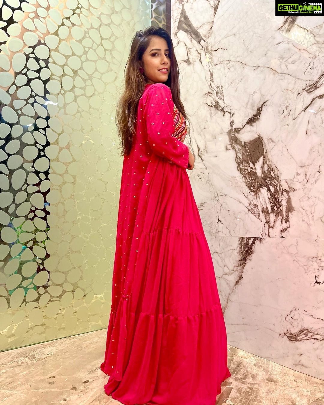 Sneha Bhawsar Instagram - Outfit - @labelnehagangolli Styled by - @littlespiffysoul @poojadargad_25_ #snehabhawsar #karishma #ghumhaikisikeypyaarmeiin #photography #photoshoot #classy #fashion #style #fashionista #loveyourself #colours #starplus #treditionallook #treditionalwear #staysafe #quote #instaquote #actress #dancer #performer