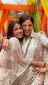 Sneha Bhawsar Instagram - Rajisthani moves with Kaku @kishorishahane 

#kakukarishma  #rajisthanidance  #trends #dance #dancereels #ghumhaikisikeypyaarmeiin #ghkkpm #starplus 
#reelitfeelit #reelkarofeelkaro #reels #reelsinstagram #bts #trendingreels