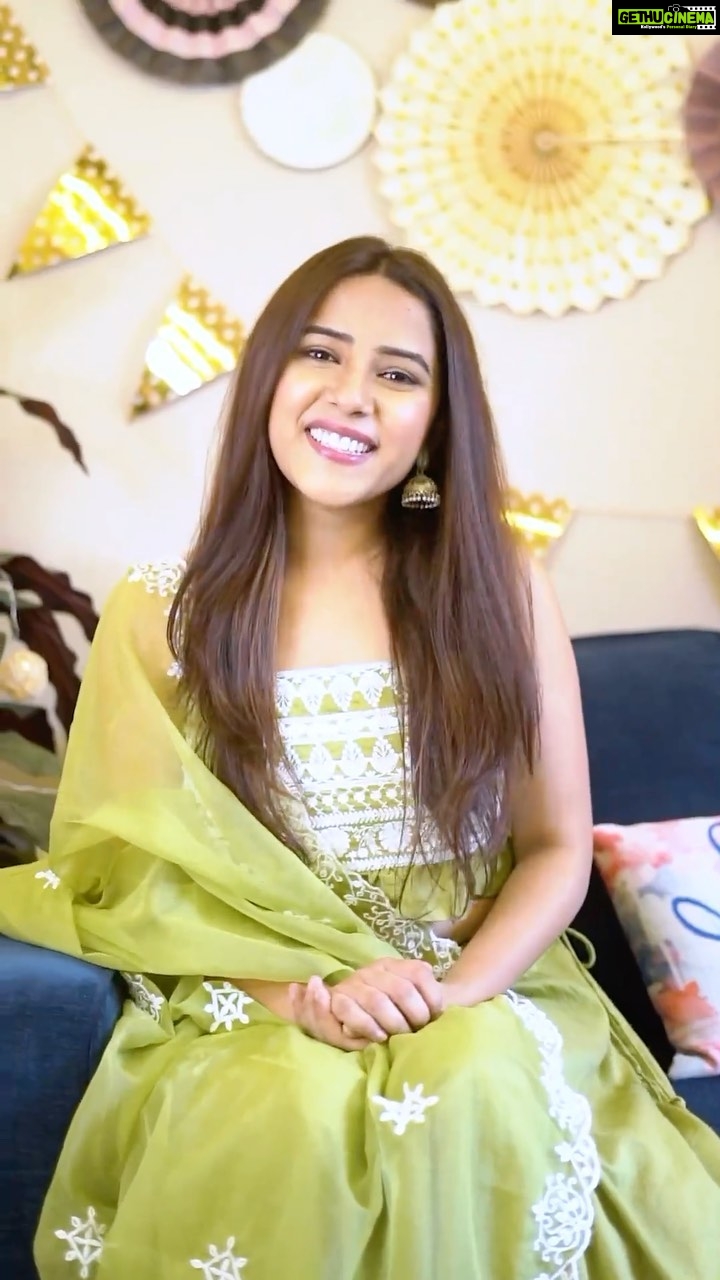 Sneha Bhawsar Instagram - #AD | This year my Eid started on a much brighter and colorful note π« I used the Garnier Color Naturals Ultra Color β¨ It took me just 30 mins to achieve this look. β
Intense, long lasting colour β
Colour visible even on dark hair β
Enriched with natural oils β
No Ammonia β
Lasts up to 10 weeks long I chose the shade 7.3 golden brown ultra color, which is perfect for my hair by using the Color Match Tool on their website. Try the Garnier Color Naturals & itβs various fashion shades. Colorful hair for a brighter you. @garnierindia #GarnierColorNaturals #EidwithGarnier