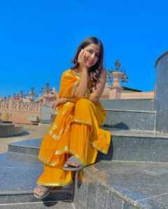 Sneha Bhawsar Instagram - TEMPLES ARE AN EXPRESSION OF
GOD'S LOVE❤️

 

#jayshreemahakal #ujjain #mahakalujjain #ujjainmahakaal #snehabhawsar #madhyapradesh #temple
