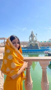 Sneha Bhawsar Instagram - Namo namo ji Shankara 🙏
JAY SHREE MAHAKAL
.
.
.
#namonamo #ujjain #ujjainmahakaal #trending #trendingreels #reels #trevel #trevelvlog #minivlog