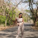 Sneha Bhawsar Instagram - Morning glow 🌟 Wearing- @hunnitclub Clicked by - @the_fortune_plus_studio Hairstyle @jyotijainmakeovers #activewear #gymwear #gymwearfashion #snehabhawsar #karishma #ghumhaikisikeypyaarmeiin #photography #photoshoot #classy #fashion #style #starplus #actress