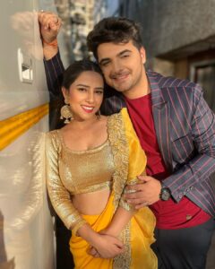 Sneha Bhawsar Instagram - Never a dull moment together ❤️✨

📸- @sheetalmaulik 

#mohrishma #ghumhaikisikeypyaarmeiin #ghkkpm #friends #goals #couple #love #fam #goodtimes #goodvibes