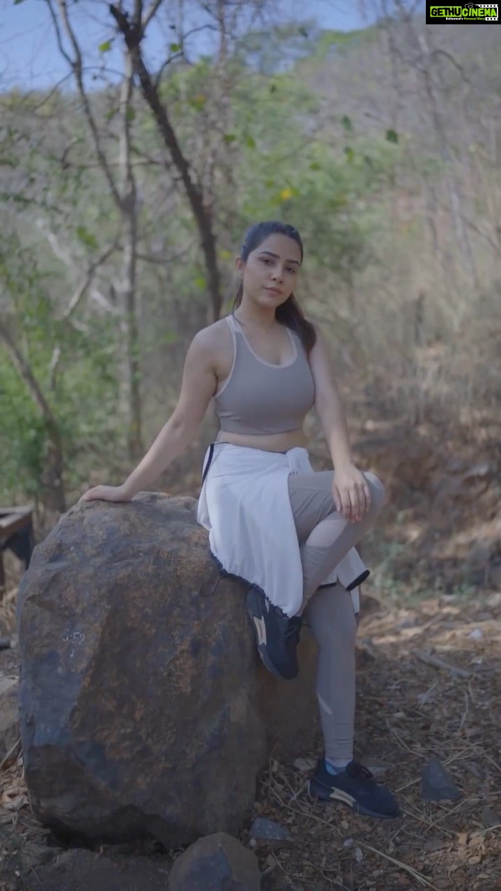 Sneha Bhawsar Instagram - No matter what workout I do, I can always trust @hunnitclub to be my go-to activewear brand👌🏻. It’s so comfy, stylish and lightweight. The fit makes me look good and feel good😎. What makes your mornings better🌅? #hunnit #activewear #premiumactivewear #gymclothes #workoutgear