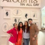Sneha Bhawsar Instagram - Such a cute memory ❤️ had to post it ☺️ #friends #chilling #fun #chilingwithfriends #mypeople #ghumhaikisikeypyaarmeiin
