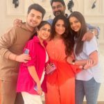 Sneha Bhawsar Instagram - Such a cute memory ❤️ had to post it ☺️ #friends #chilling #fun #chilingwithfriends #mypeople #ghumhaikisikeypyaarmeiin
