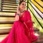 Sneha Bhawsar Instagram - The colour of ❤️ #bts #karishma #snehabhawsar #ghumhaikisikeypyaarmeiin #ghkpm #treditionalwear #gudhipadwa #saree #red #redsaree