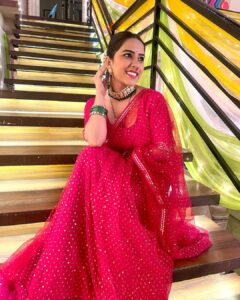 Sneha Bhawsar Instagram - The colour of ❤️

#bts #karishma #snehabhawsar #ghumhaikisikeypyaarmeiin #ghkpm #treditionalwear #gudhipadwa #saree #red #redsaree