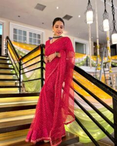Sneha Bhawsar Instagram - The colour of ❤️

#bts #karishma #snehabhawsar #ghumhaikisikeypyaarmeiin #ghkpm #treditionalwear #gudhipadwa #saree #red #redsaree