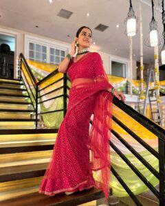 Sneha Bhawsar Instagram - The colour of ❤️

#bts #karishma #snehabhawsar #ghumhaikisikeypyaarmeiin #ghkpm #treditionalwear #gudhipadwa #saree #red #redsaree