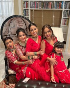 Sneha Bhawsar Instagram - ❤️❤️❤️

#bts #friends #family #goodtimes #goodmemories #ghumhaikisikeypyaarmeiin #snehabhawsar