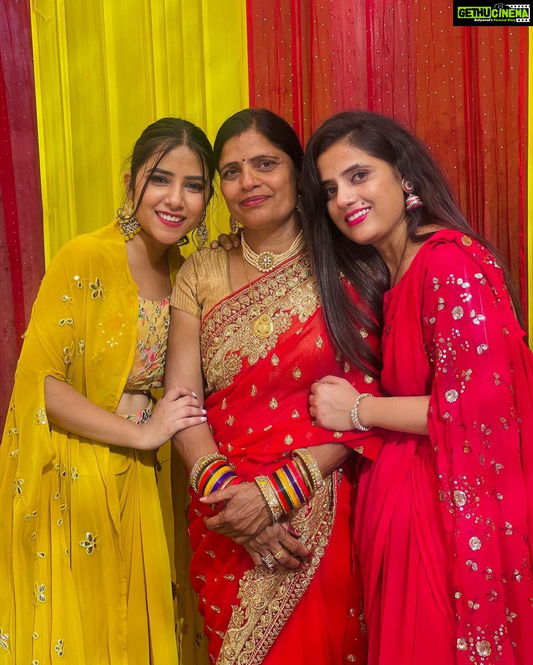 Sneha Bhawsar Instagram - Side by side, or miles apart, my sister is always close to the heart❤️ @madhuri_bhawsar Styled by - @purvabansal5 Both the Outfits by - @rkkurtis Earrings by- @gehnacollections #weddingoutfits #traditionalwear #indowesternoutfit #weddingdress #snehabhawsar #ghumhaikisikeypyaarmeiin #ghkpm #karishma #weddingseason #bridesmaids