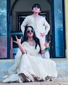 Sneha Bhawsar Instagram - Hello handsome, you’re just so cute.🥰 what did you do?
One with this lill cute boy @tanmayrishi 

#holi #ghkpm #ghumhaikisikeypyaarmeiin #starplus #snehabhawsar